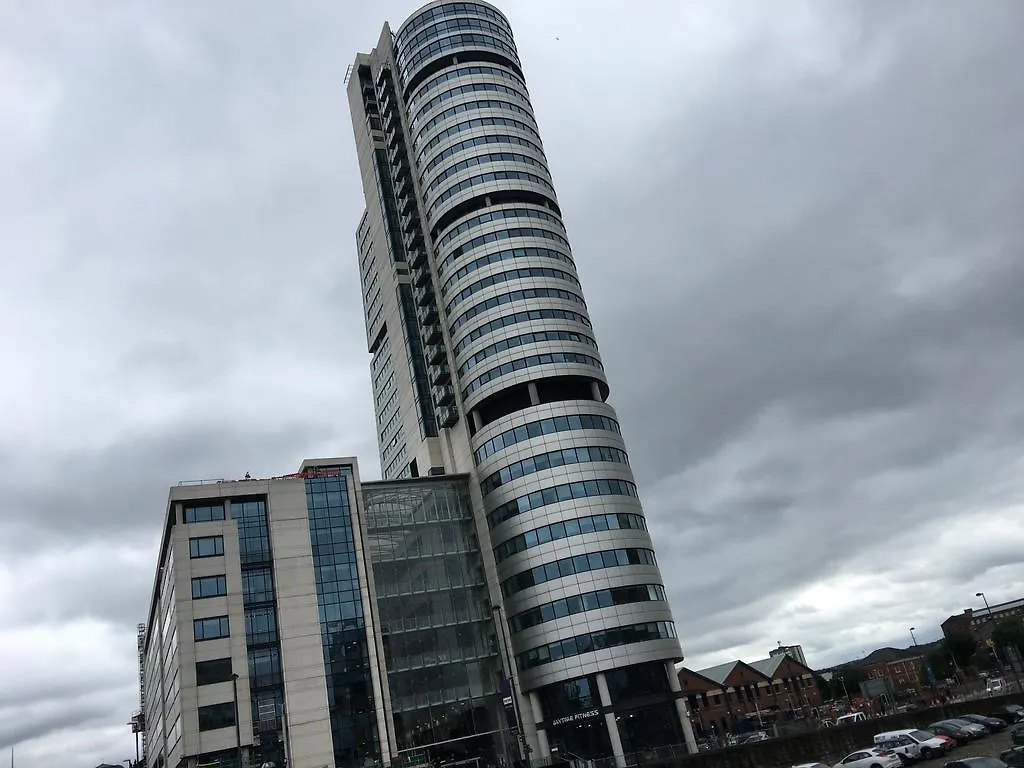 Two Bed Modern City Center Apartment With Gorgeous Views リーズ