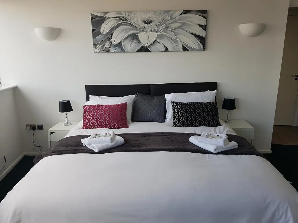 לידס Two Bed Modern City Center Apartment With Gorgeous Views