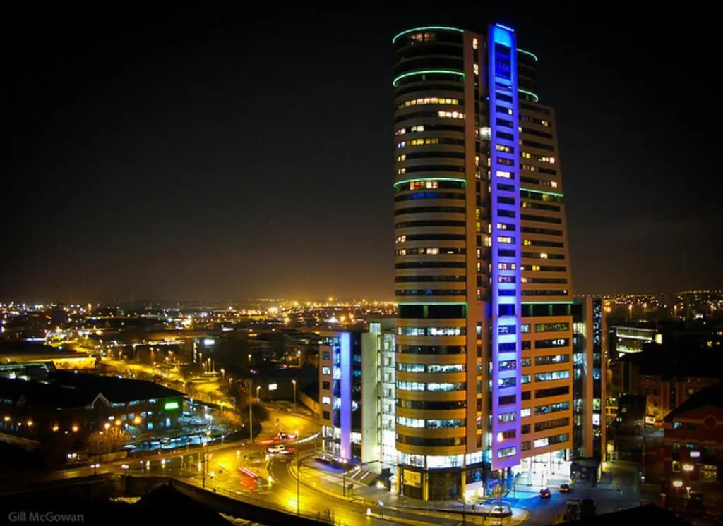לידס Two Bed Modern City Center Apartment With Gorgeous Views