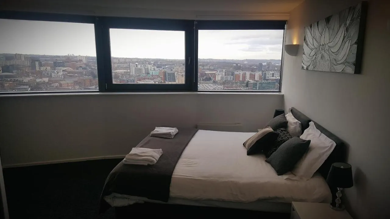 לידס Two Bed Modern City Center Apartment With Gorgeous Views
